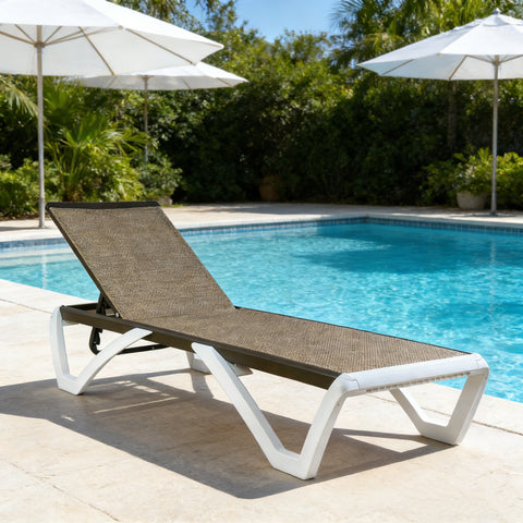 Kozyard Outdoor Patio Lounge Chair – Ideal for Poolside Outdoor Relaxation Spaces, Comfortable Outdoor Seating with Sturdy Frame & Premium Textilene Fabric, Durable Patio Furniture for Outdoor Leisure
